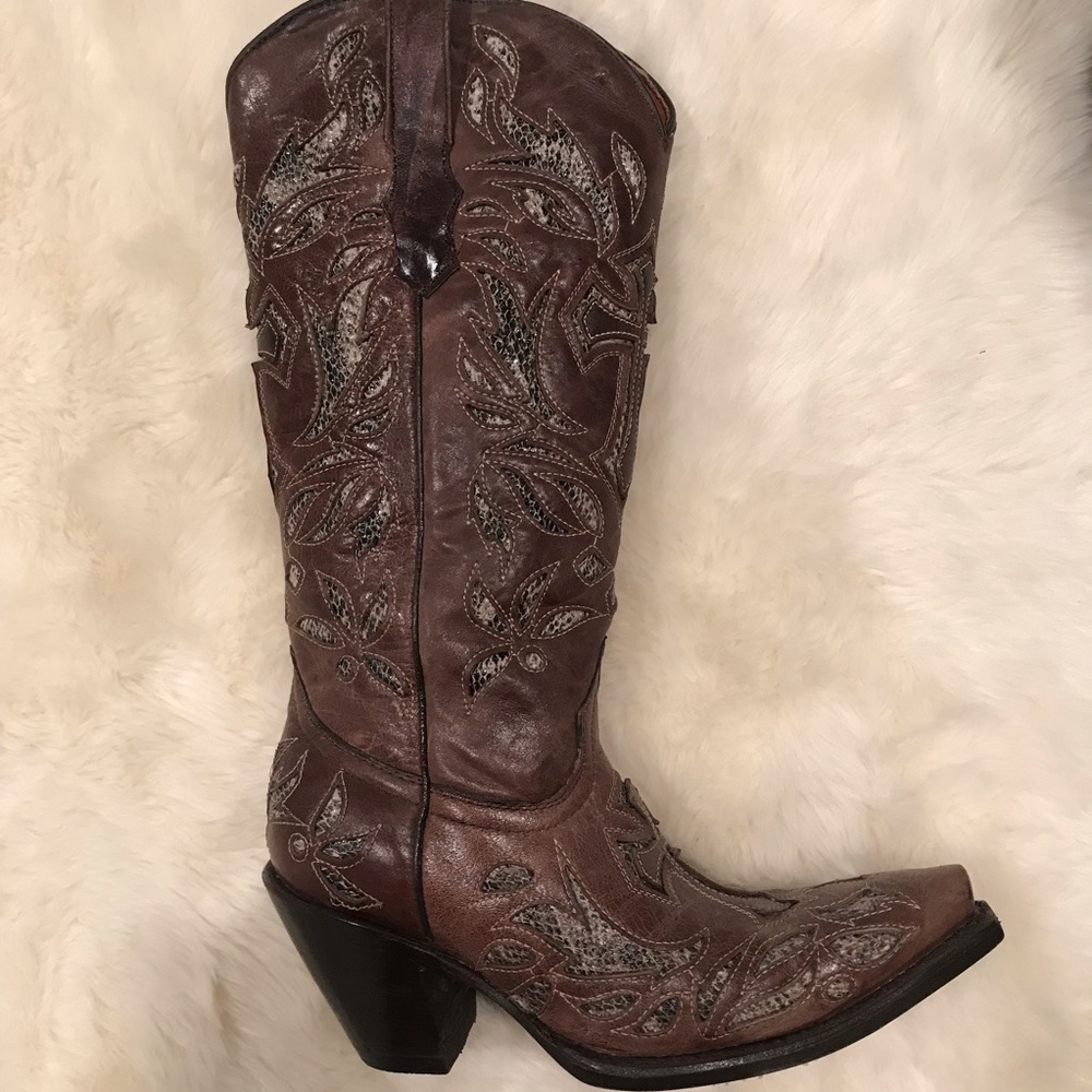 Beautiful Cowboy Pro boots.